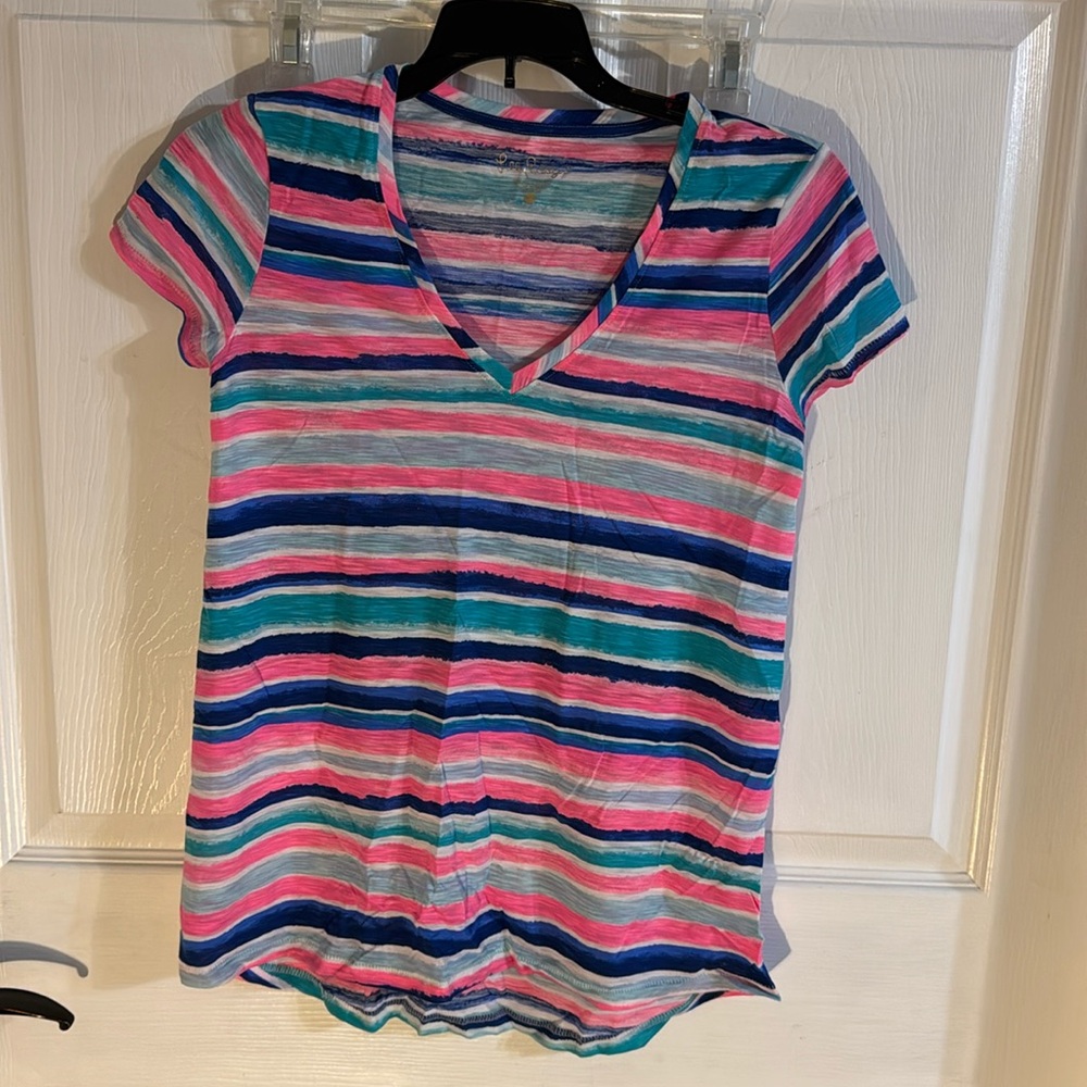 Lilly Pulitzer v neck shirt EUC